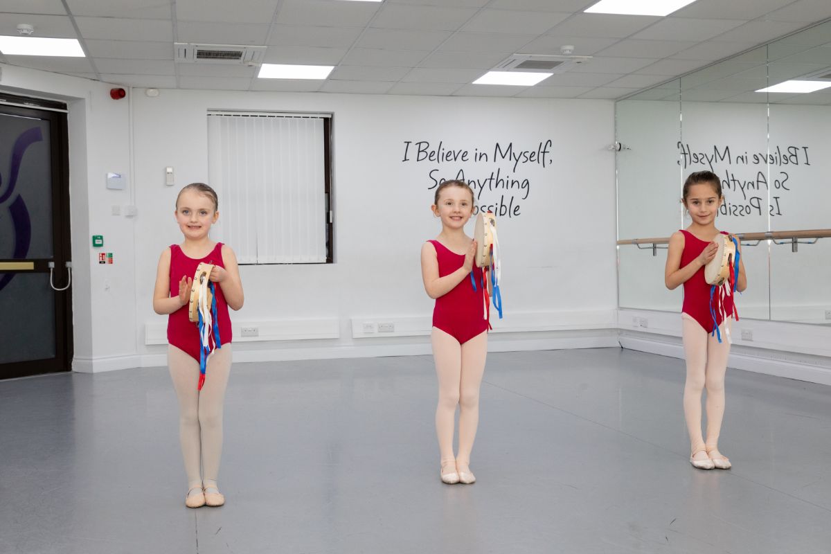 Five year old Modern dancers in Woking Surrey